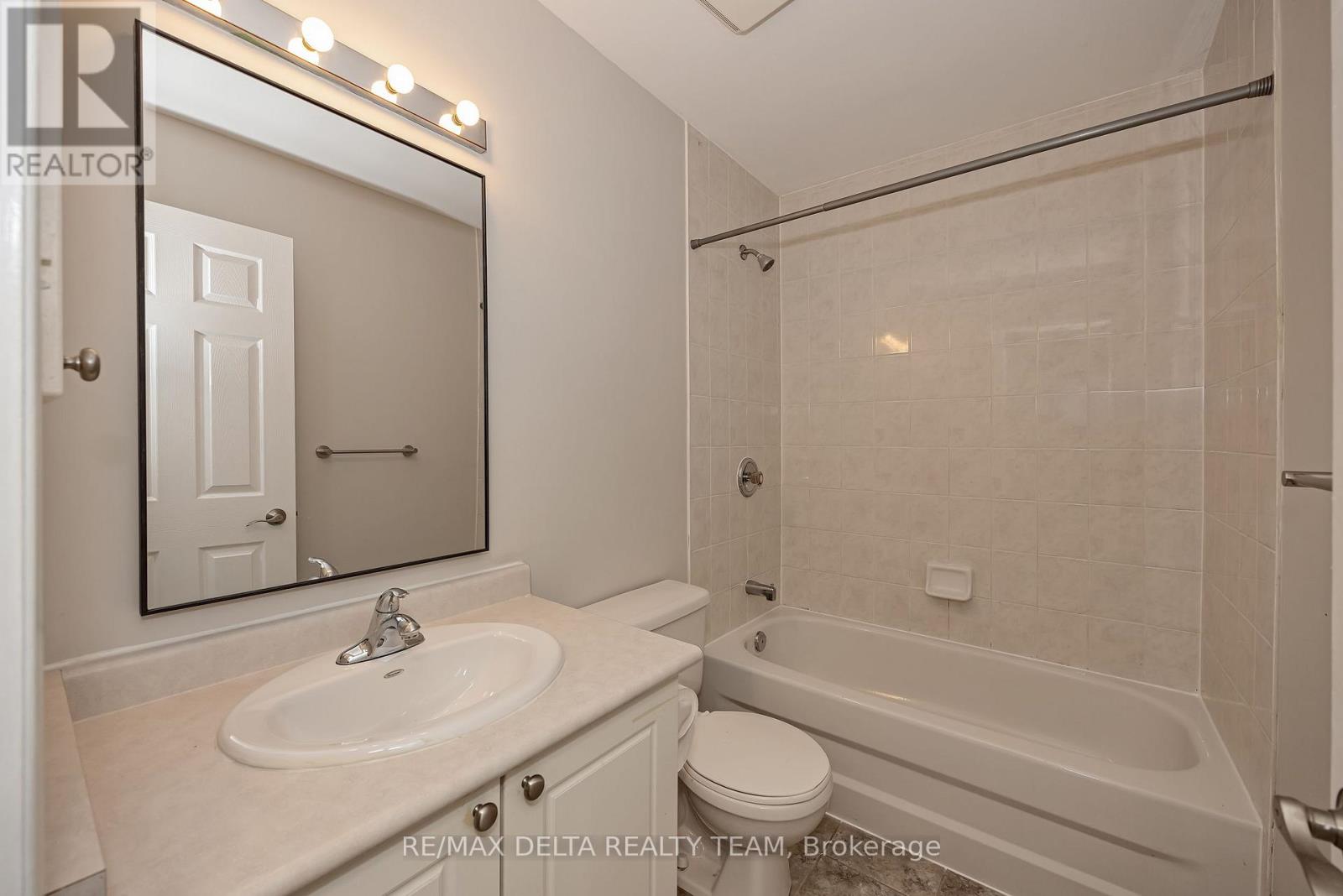 858 Como Crescent Property Photo 23