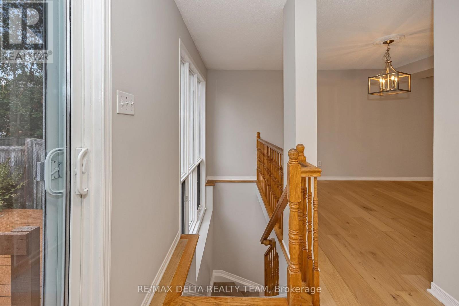 858 Como Crescent Property Photo 24