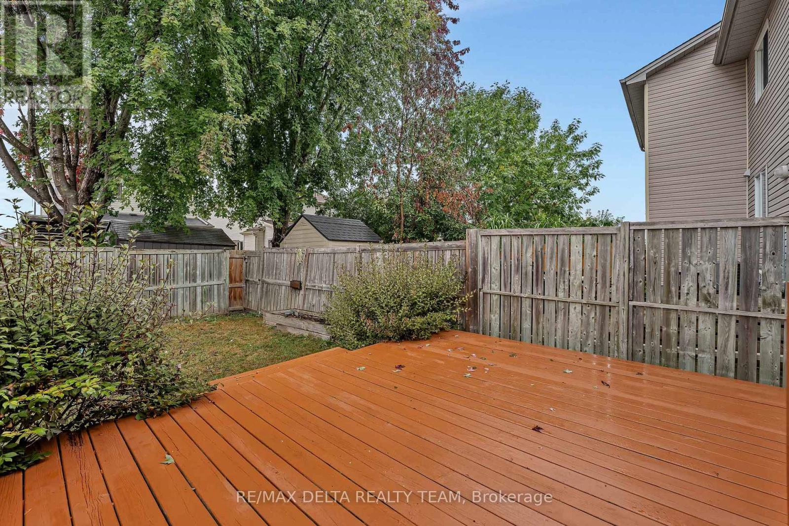 858 Como Crescent Property Photo 28