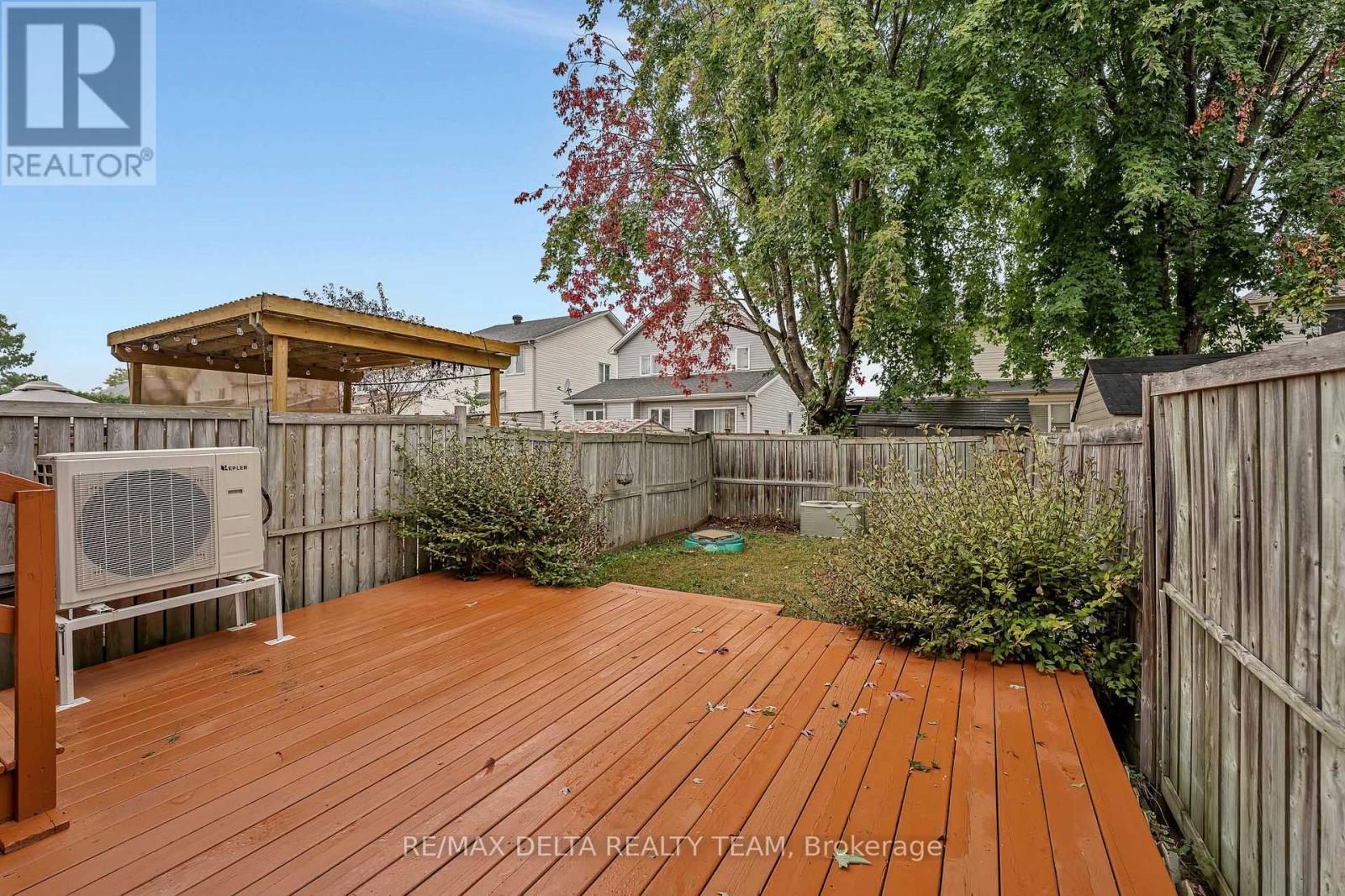 858 Como Crescent Property Photo 30