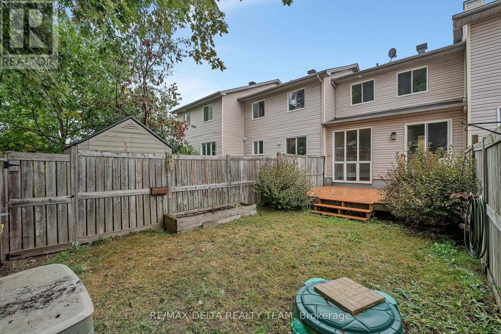 858 Como Crescent Property Photo 34