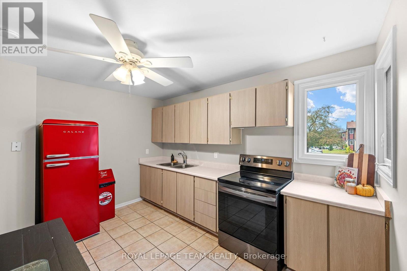 128 Mcclintock Way Property Photo 6
