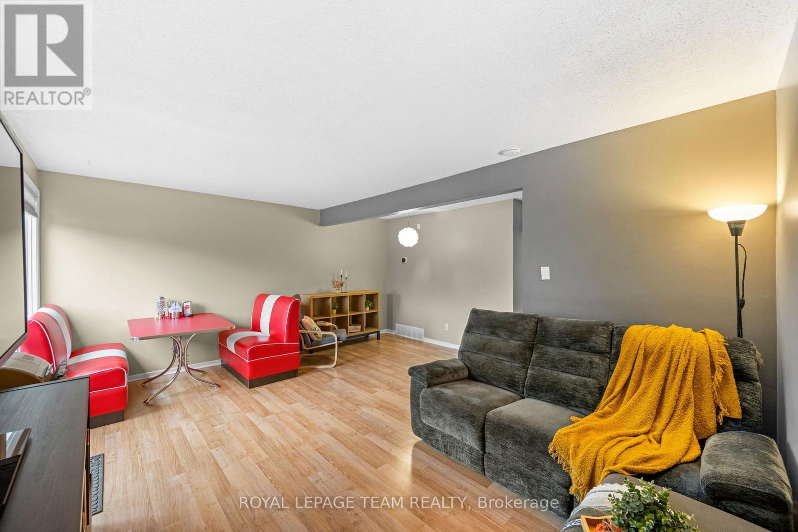 128 Mcclintock Way Property Photo 16