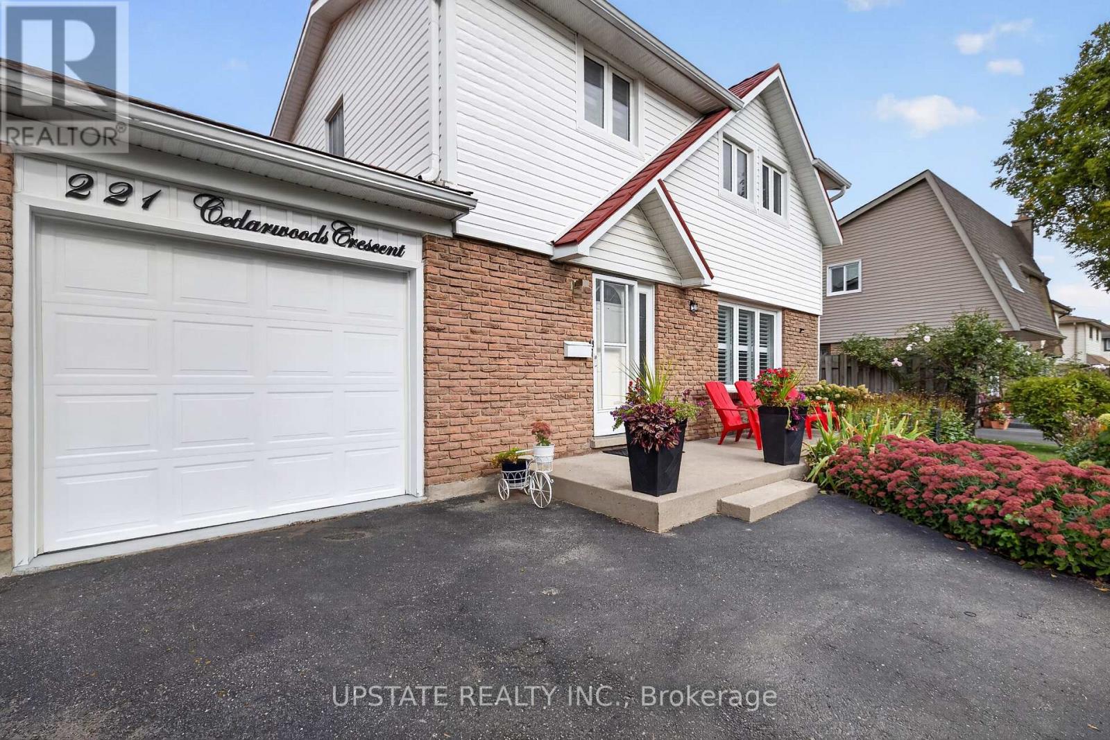 221 Cedarwoods Crescent Property Photo 2