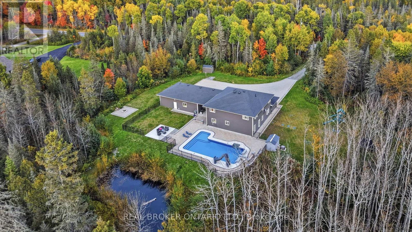 5381 Desmarais Road Photo de la propriété 1