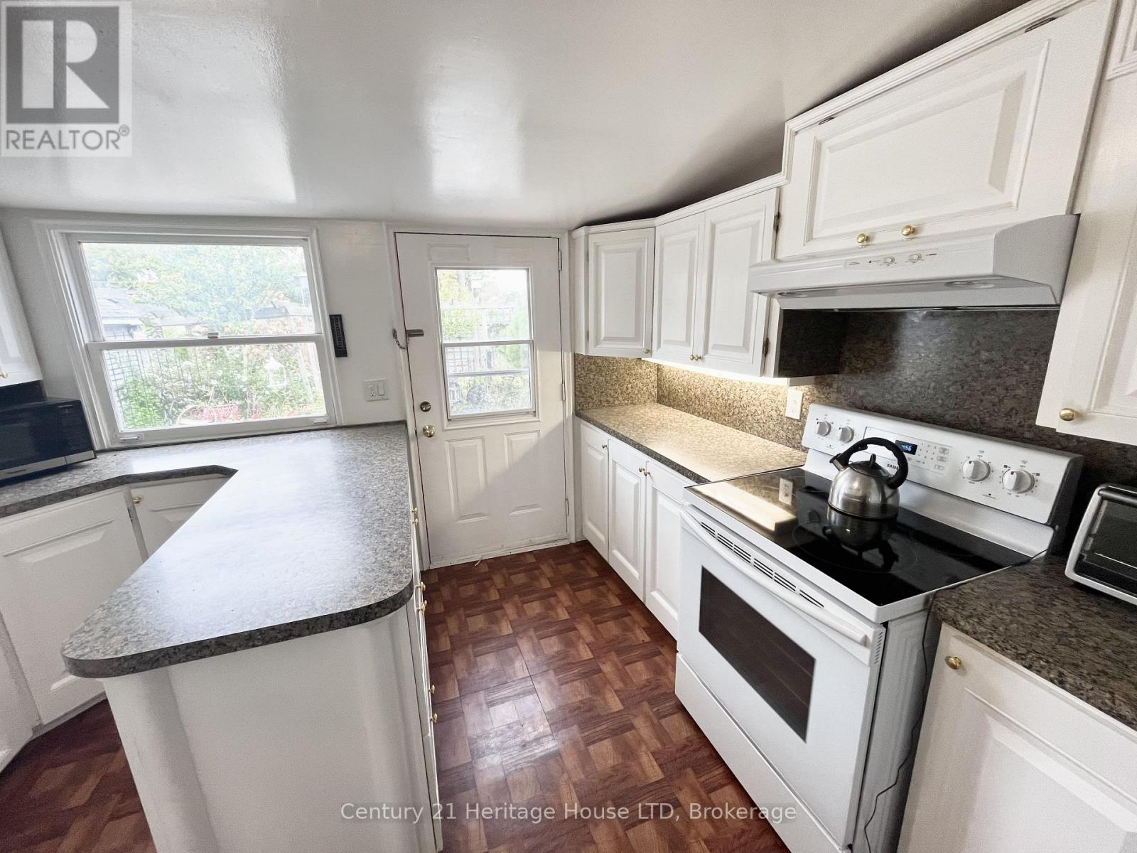 84 Rykert Street Property Photo 12