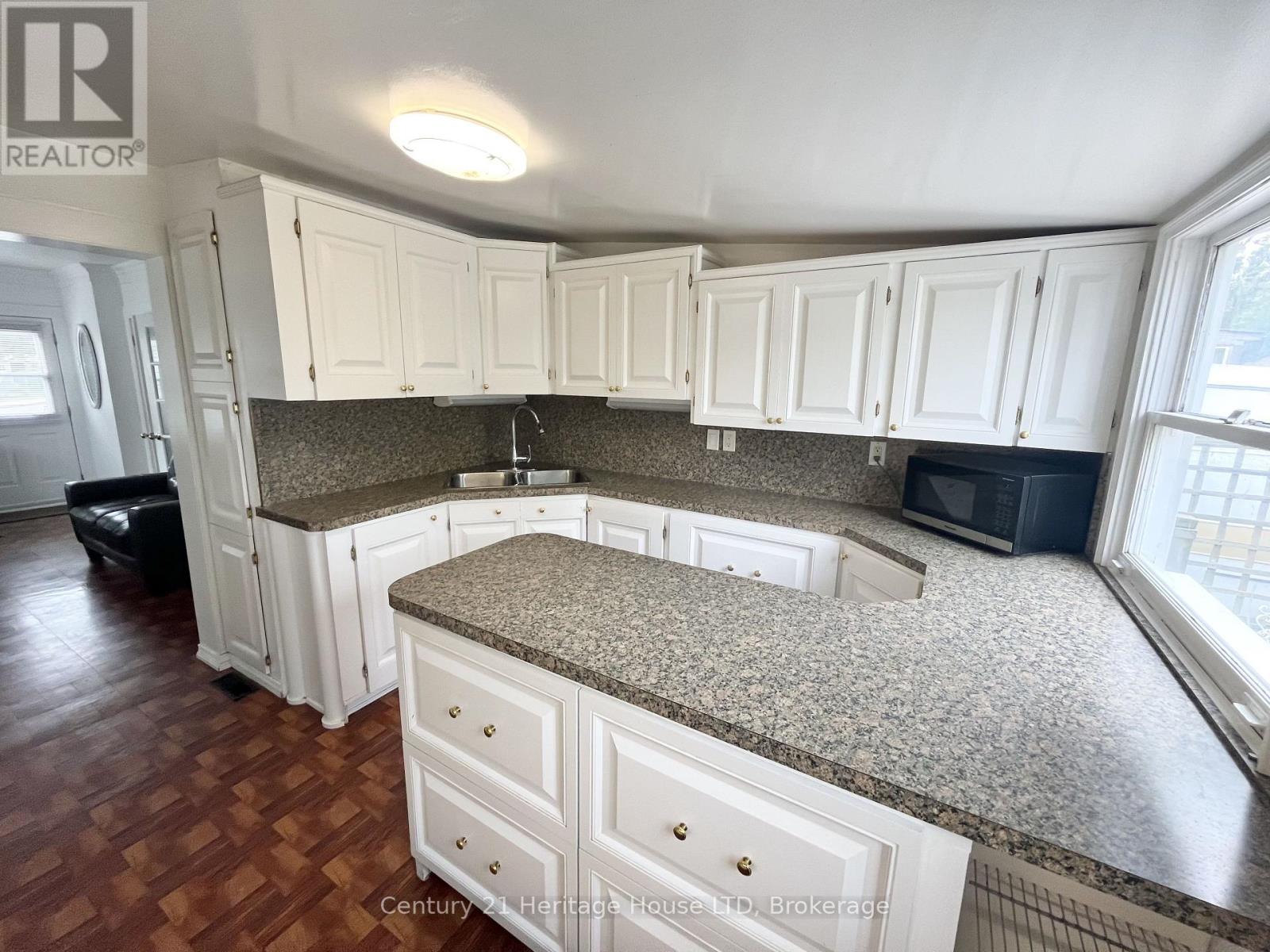 84 Rykert Street Property Photo 13