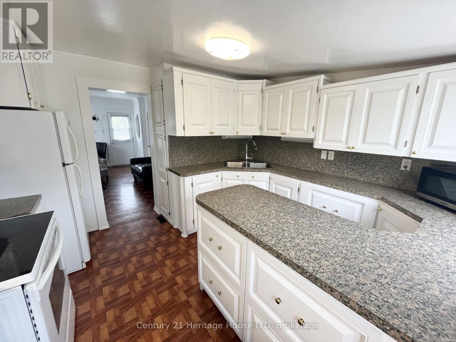 84 Rykert Street Property Photo 14