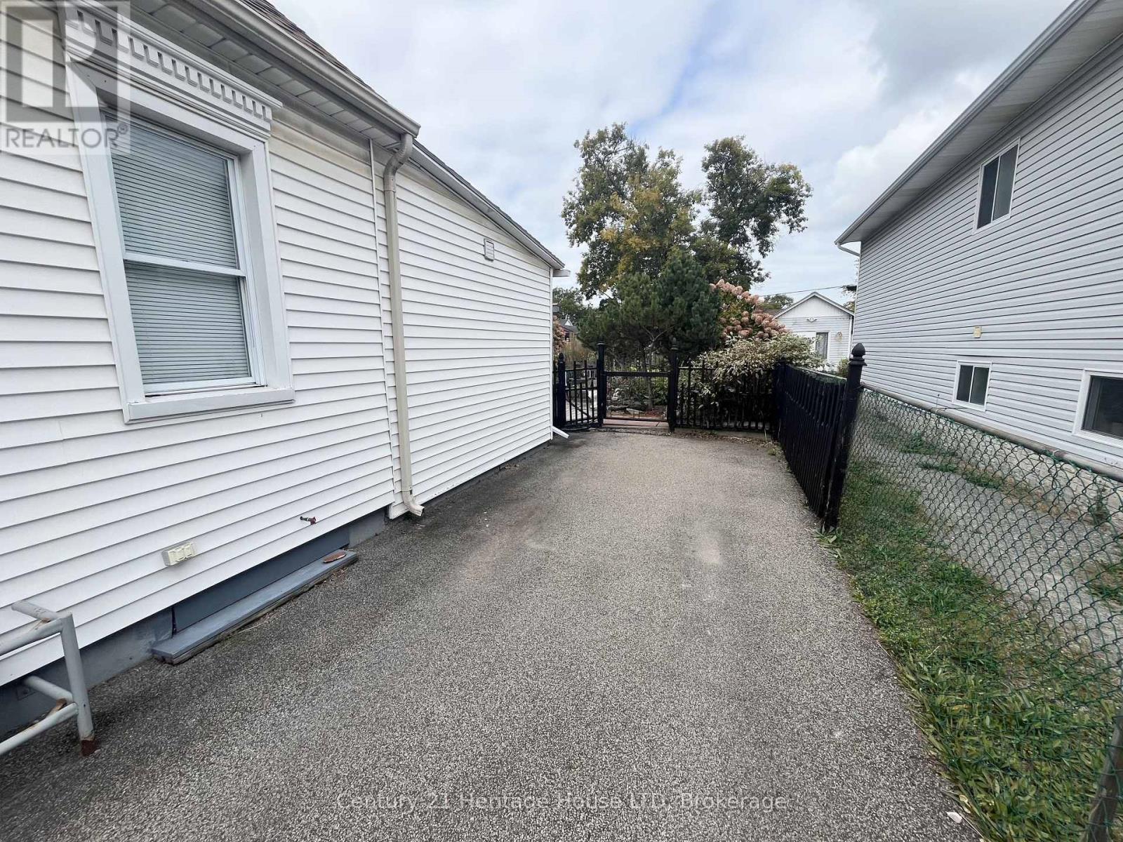 84 Rykert Street Property Photo 19