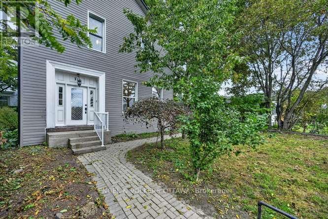 716 King Street W Property Photo 3