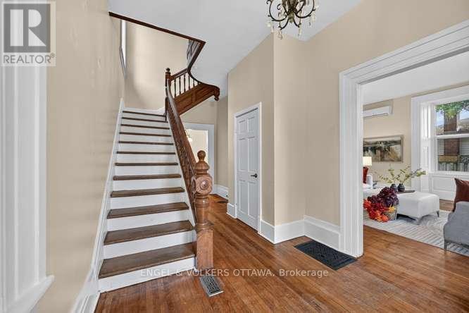 716 King Street W Property Photo 8