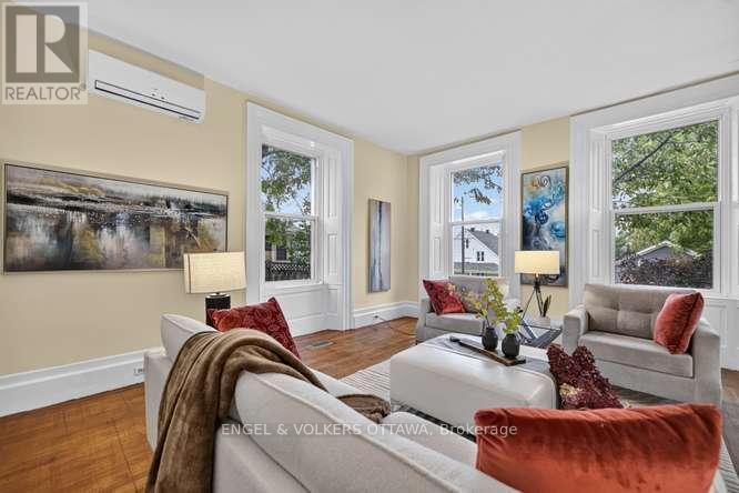 716 King Street W Property Photo 12