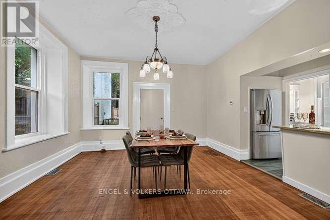 716 King Street W Property Photo 15
