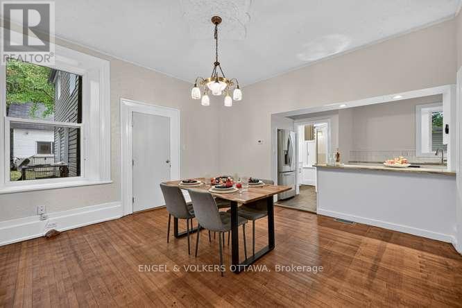 716 King Street W Property Photo 16