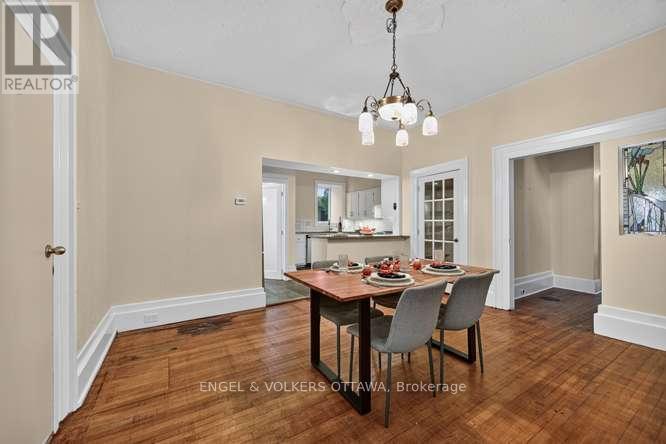 716 King Street W Property Photo 17