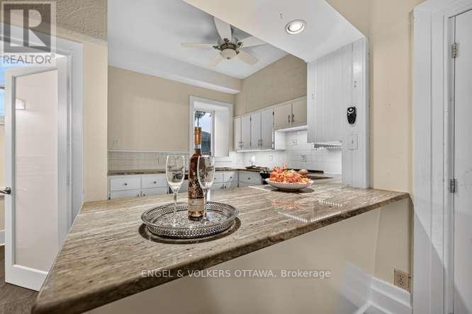 716 King Street W Property Photo 19