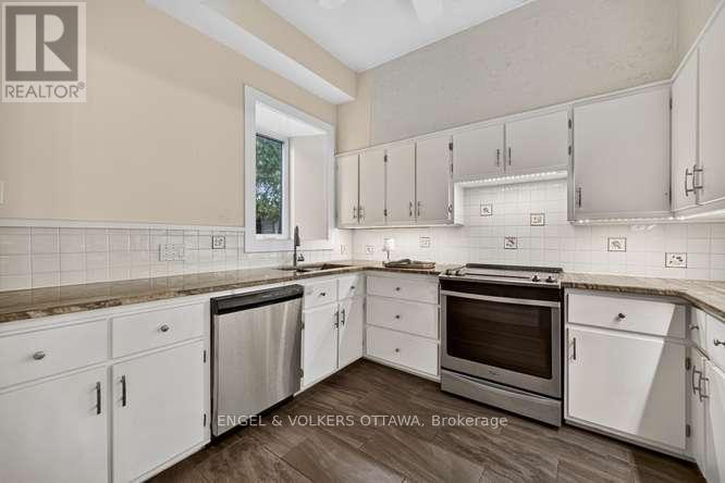 716 King Street W Property Photo 20
