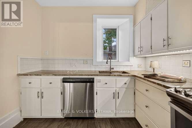 716 King Street W Property Photo 22