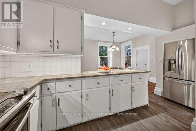 716 King Street W Property Photo 23