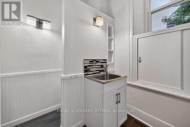 716 King Street W Property Photo 24