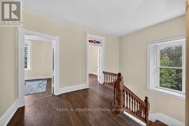 716 King Street W Property Photo 29
