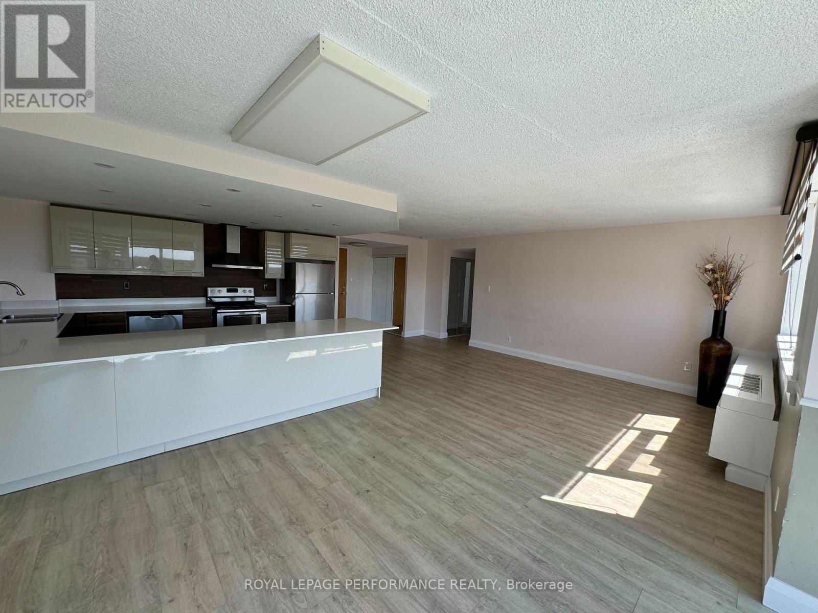 1209 - 2760 Carousel Crescent Property Photo 7