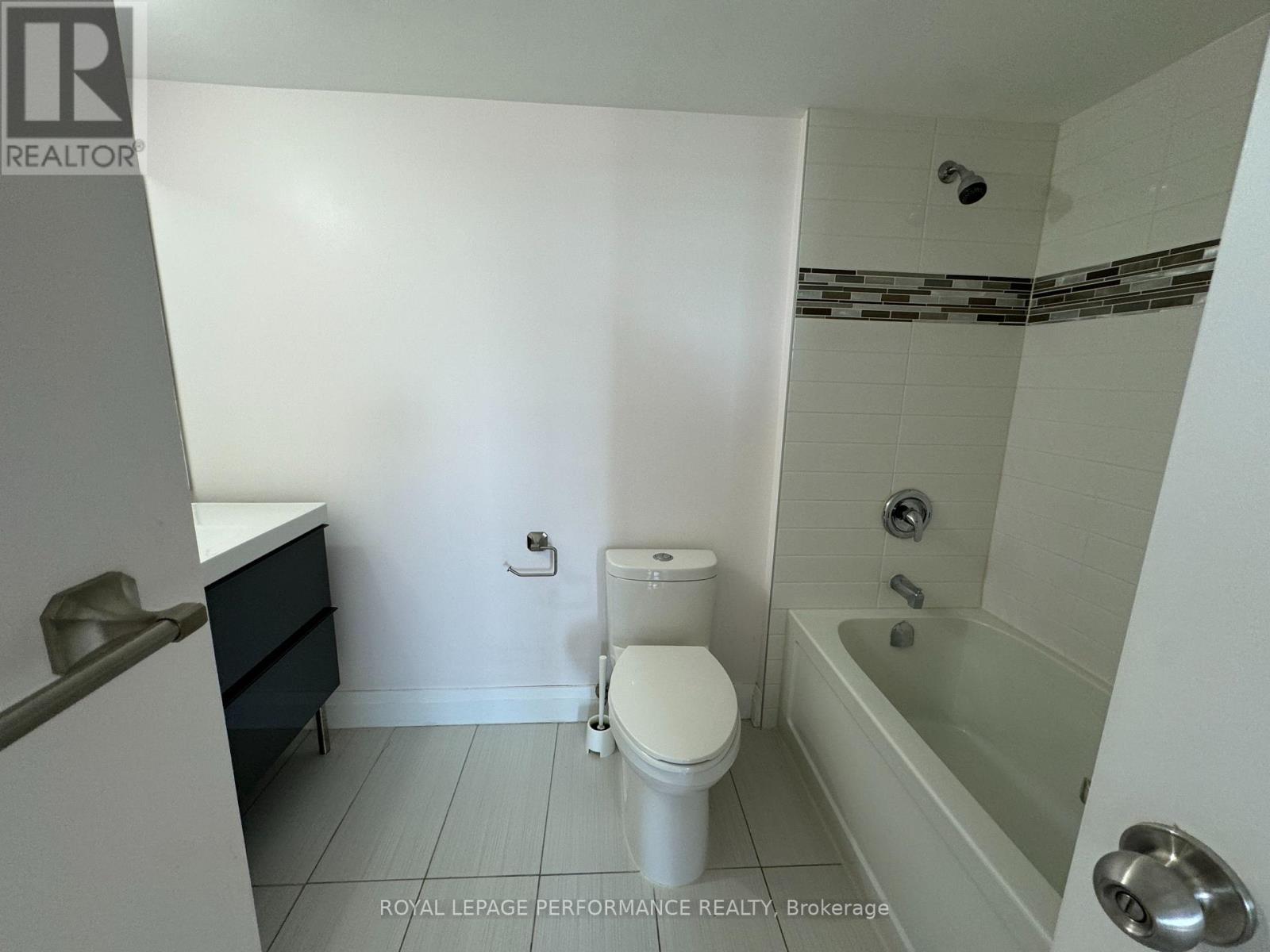1209 - 2760 Carousel Crescent Property Photo 17