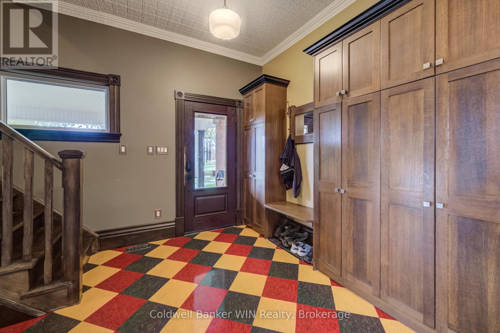 310 Main Street W Property Photo 5