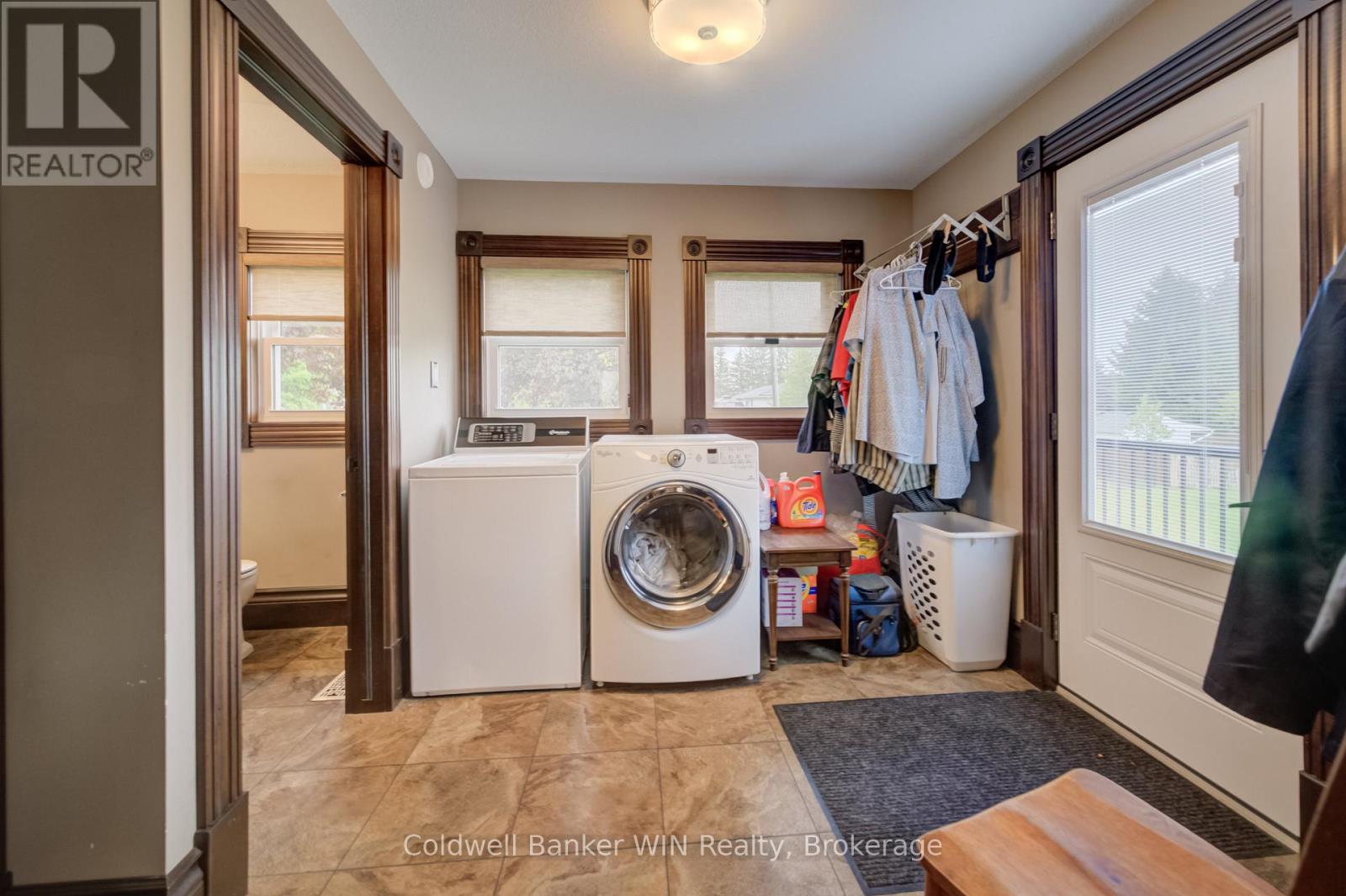 310 Main Street W Property Photo 18
