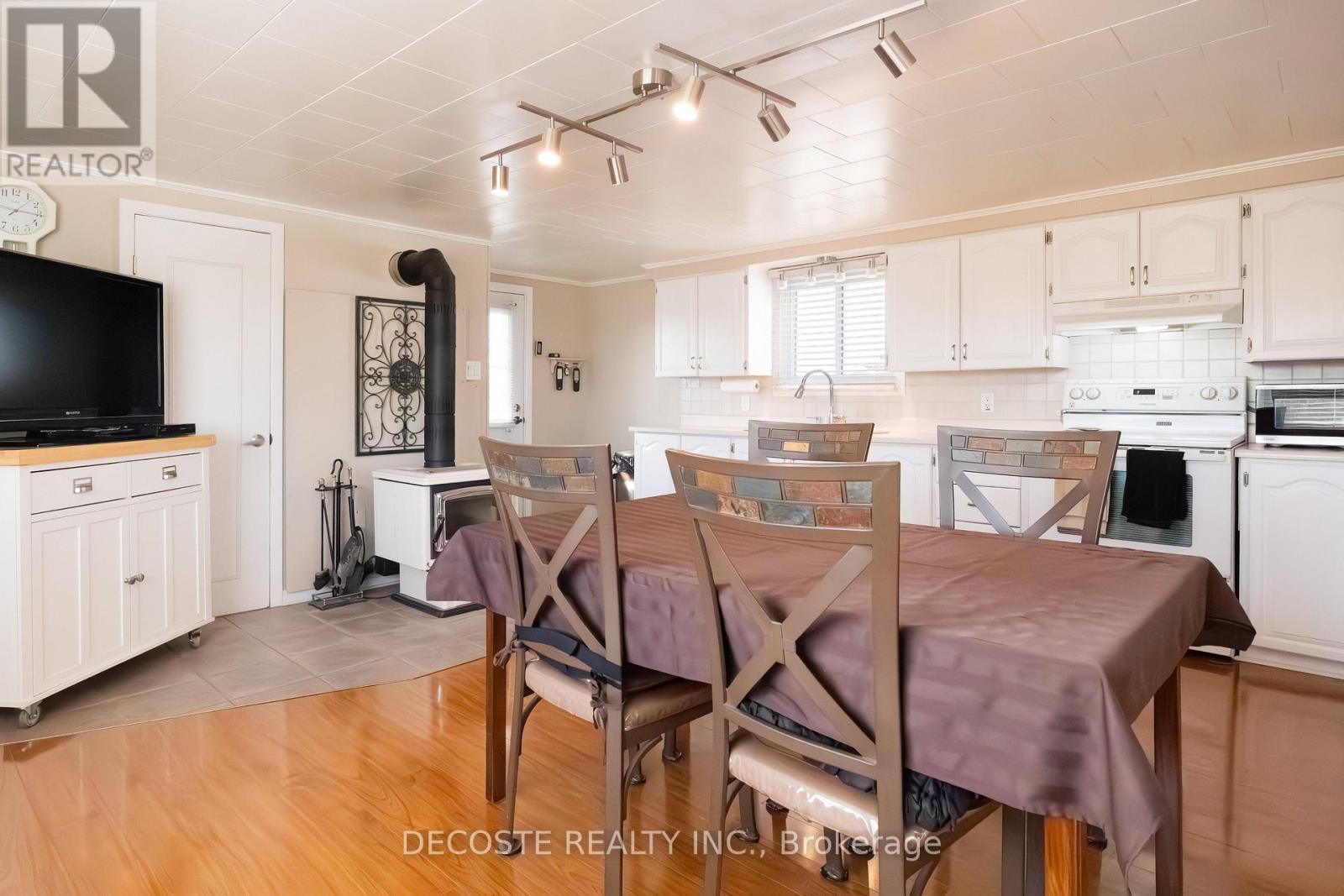 21930 Menard Road Property Photo 7