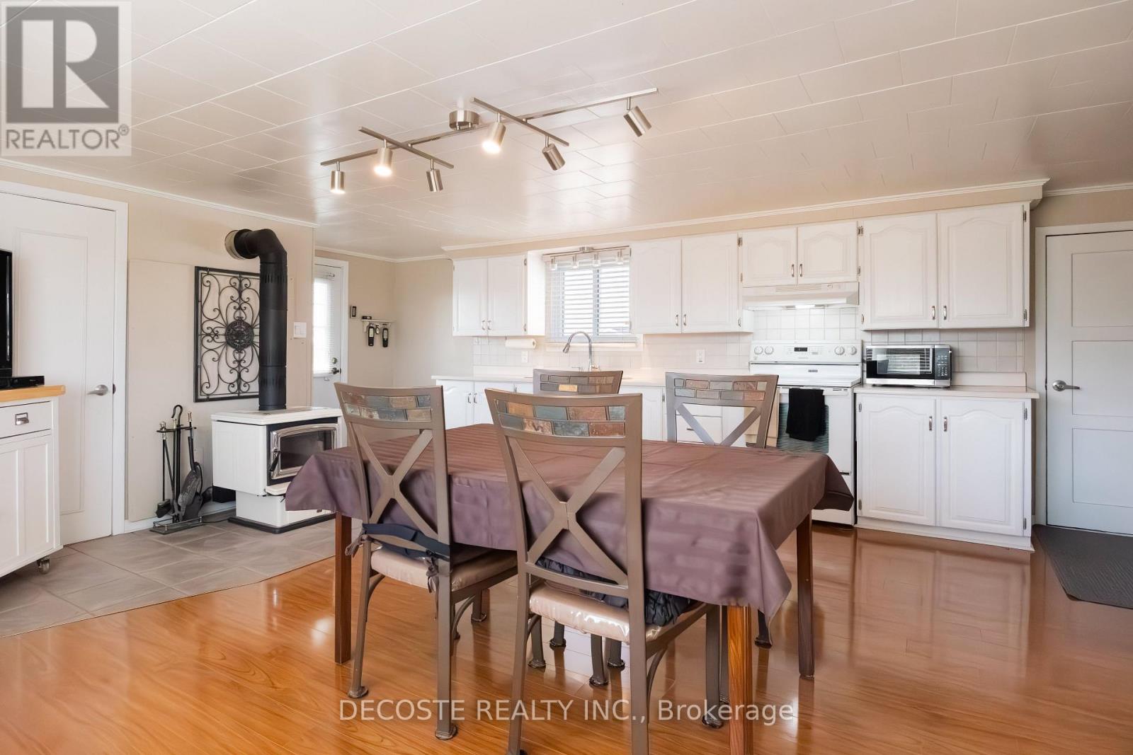 21930 Menard Road Property Photo 8