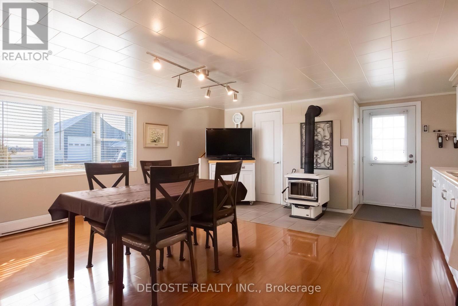21930 Menard Road Property Photo 11