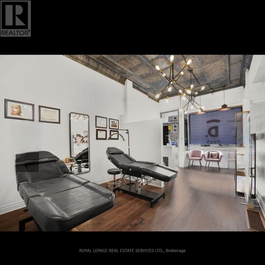 232 King Street W Property Photo 3