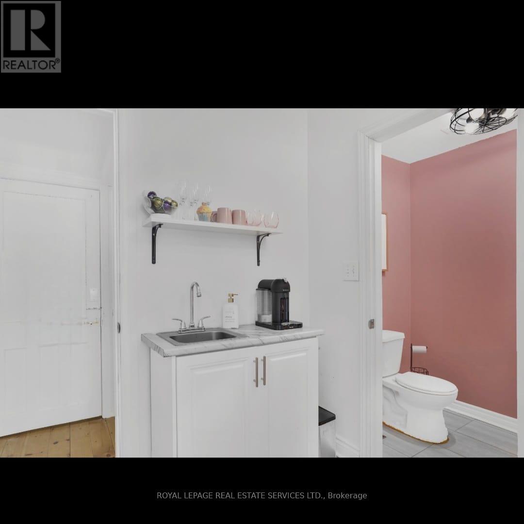 232 King Street W Property Photo 6