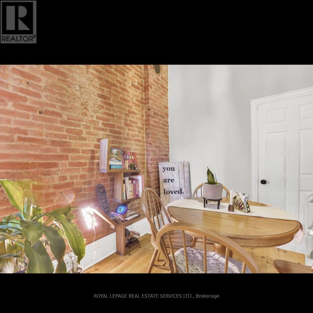 232 King Street W Property Photo 12