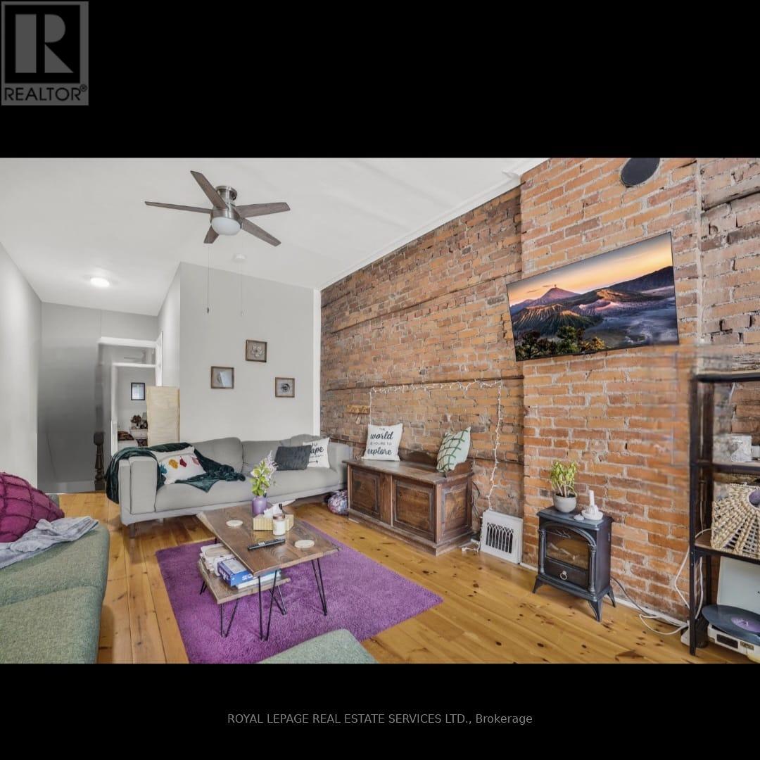 232 King Street W Property Photo 15