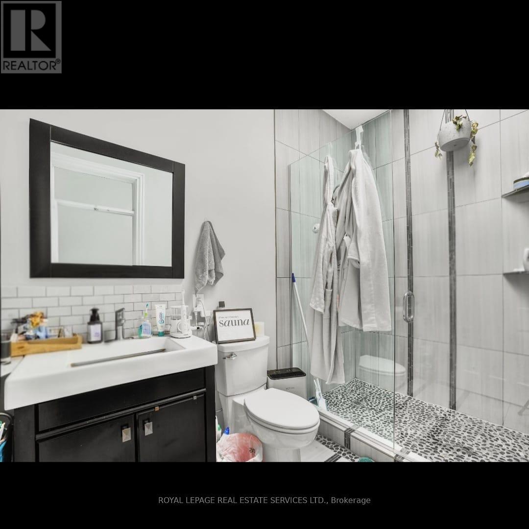 232 King Street W Property Photo 16