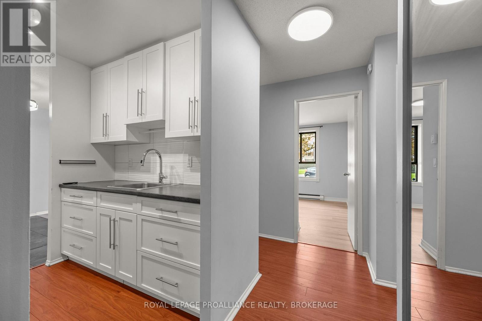 112 - 17 Eldon Hall Place Property Photo 5