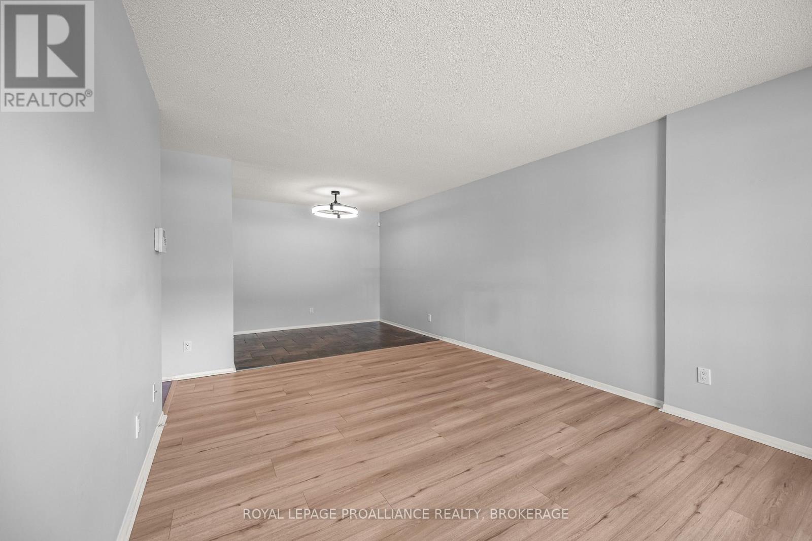 112 - 17 Eldon Hall Place Property Photo 10