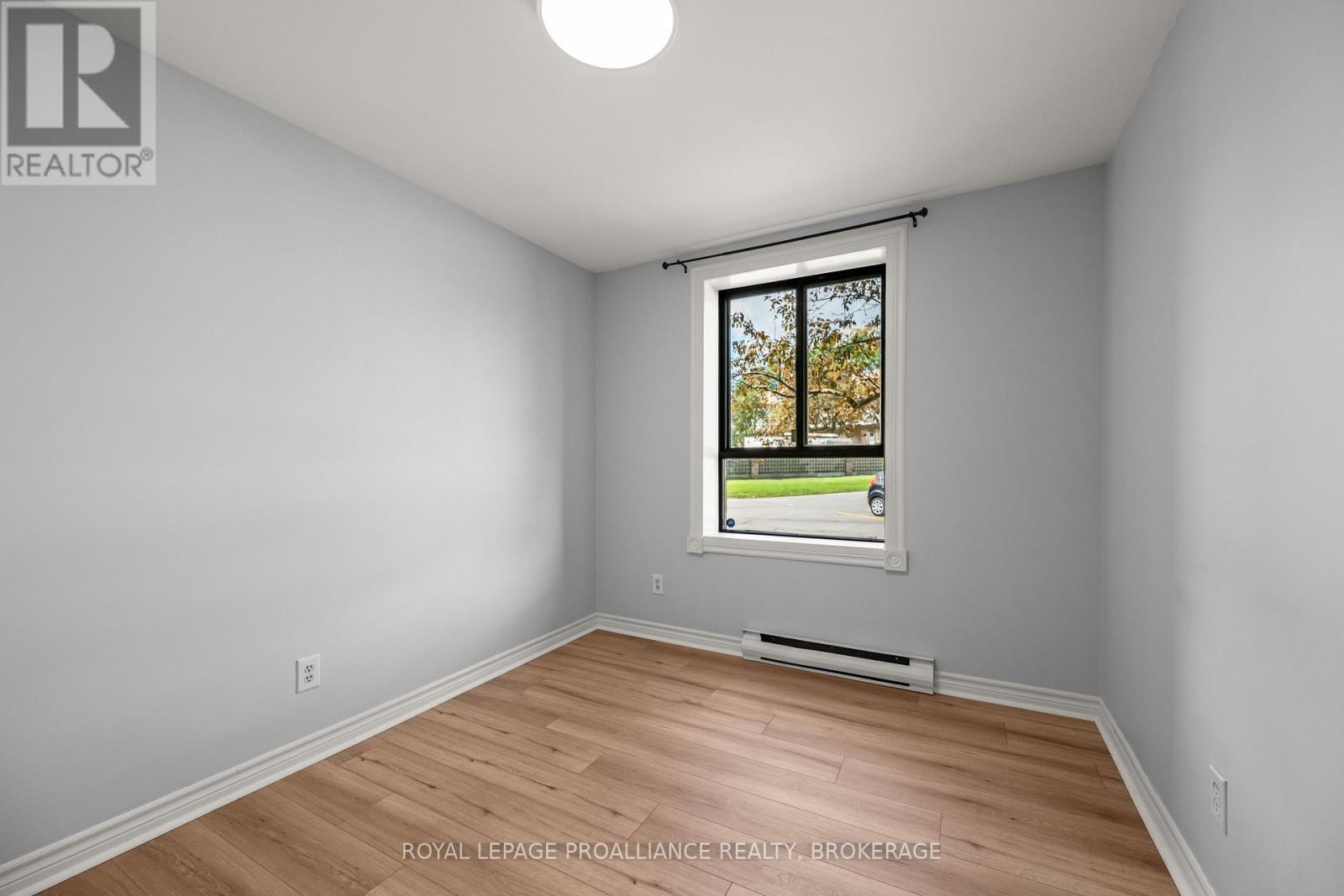 112 - 17 Eldon Hall Place Property Photo 14