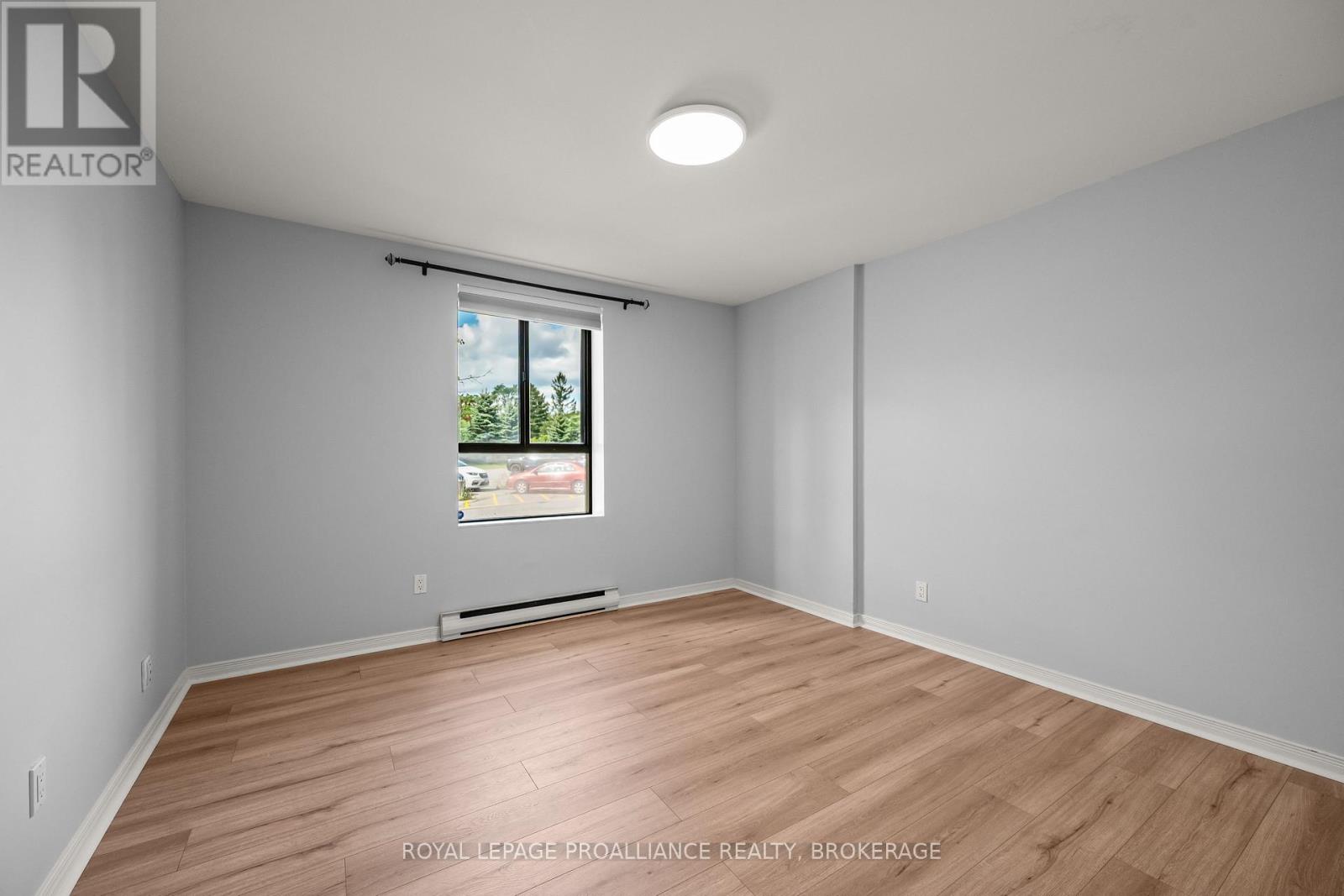 112 - 17 Eldon Hall Place Property Photo 17