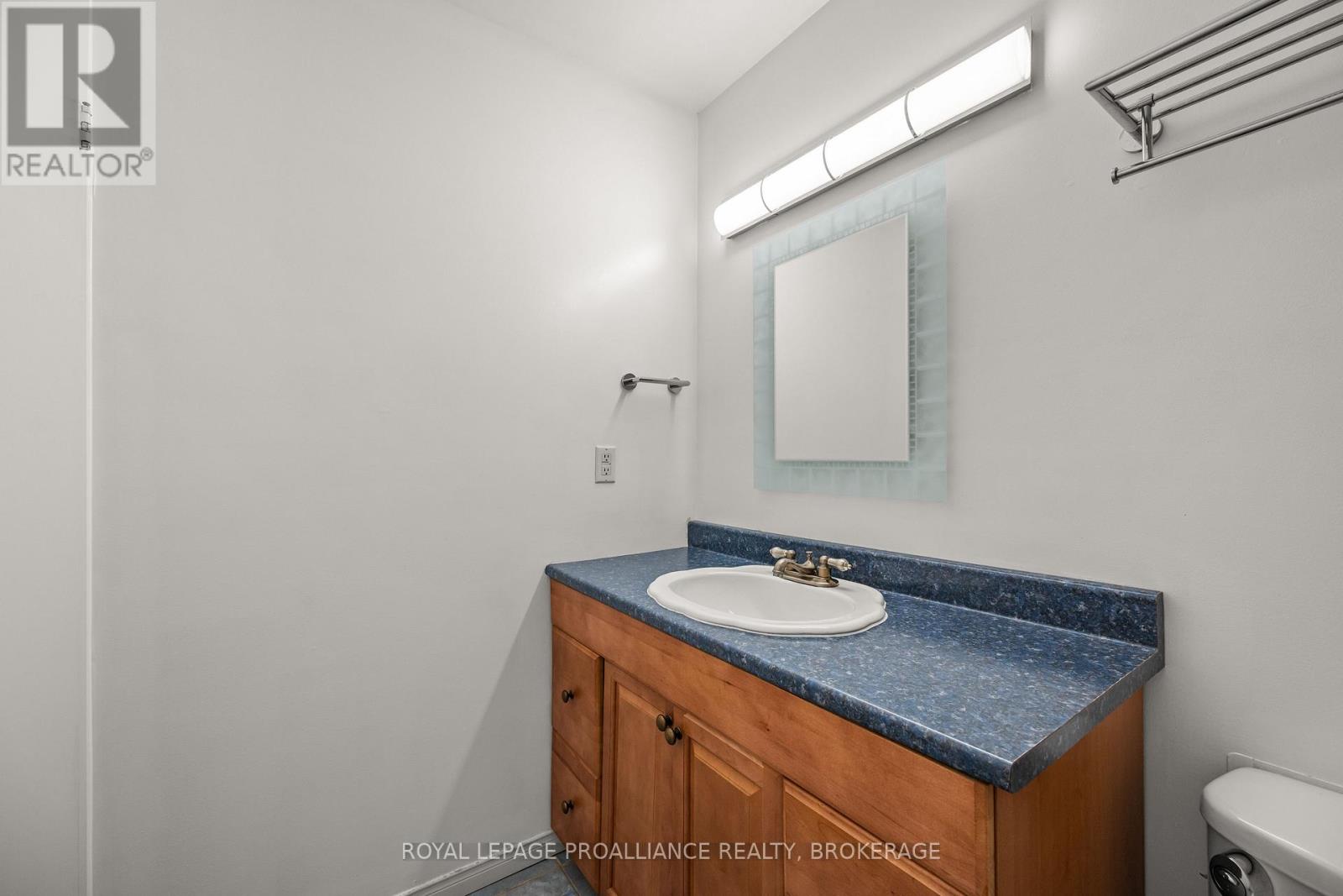 112 - 17 Eldon Hall Place Property Photo 22