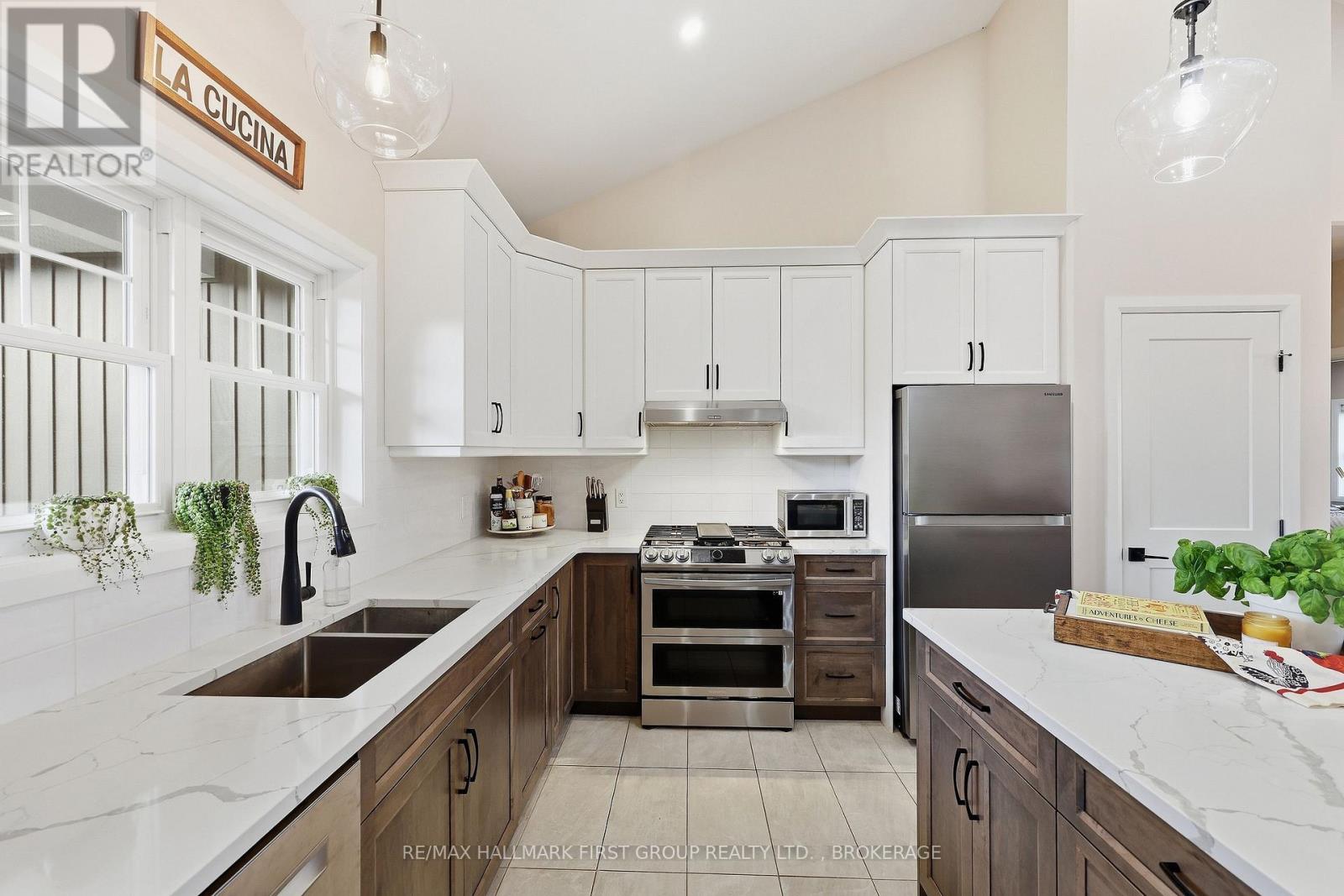 6909 Battersea Road Property Photo 14