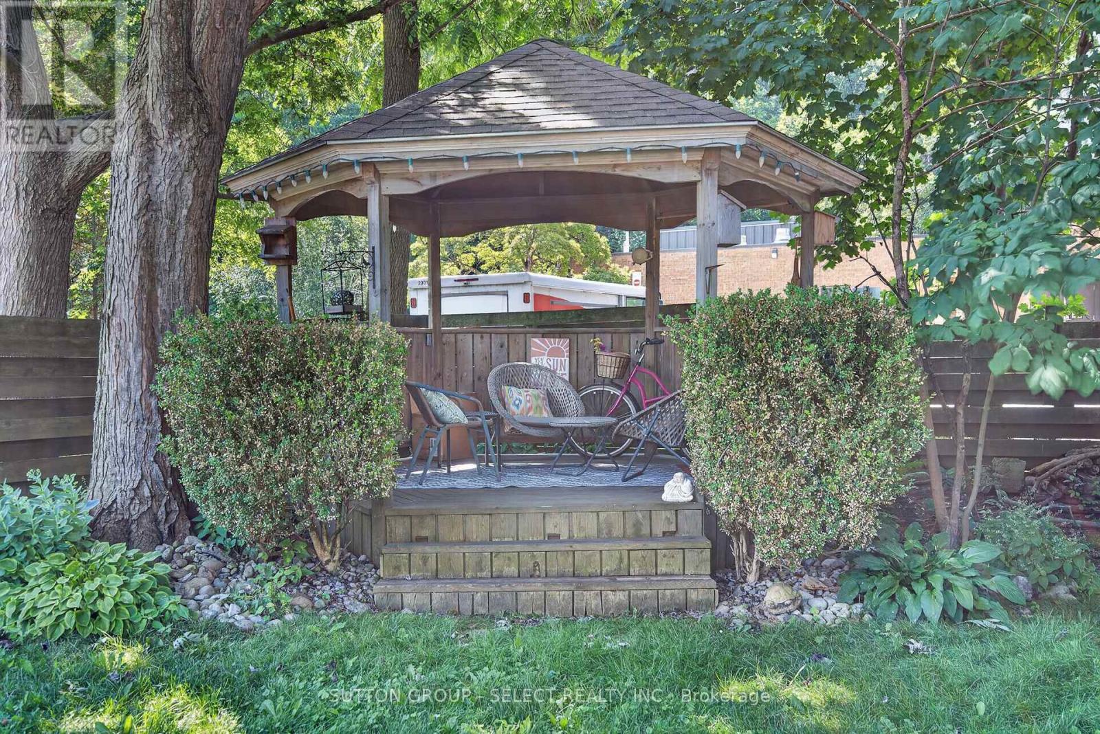 280 Charlotte Street Property Photo 32