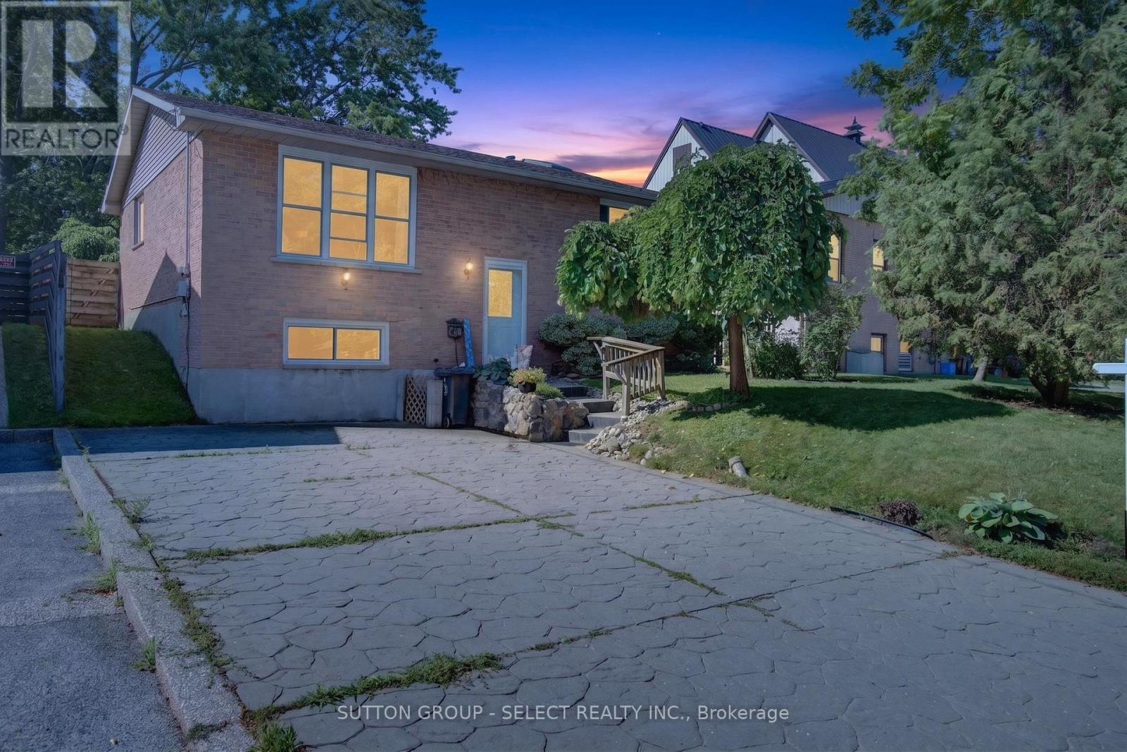 280 Charlotte Street Property Photo 39