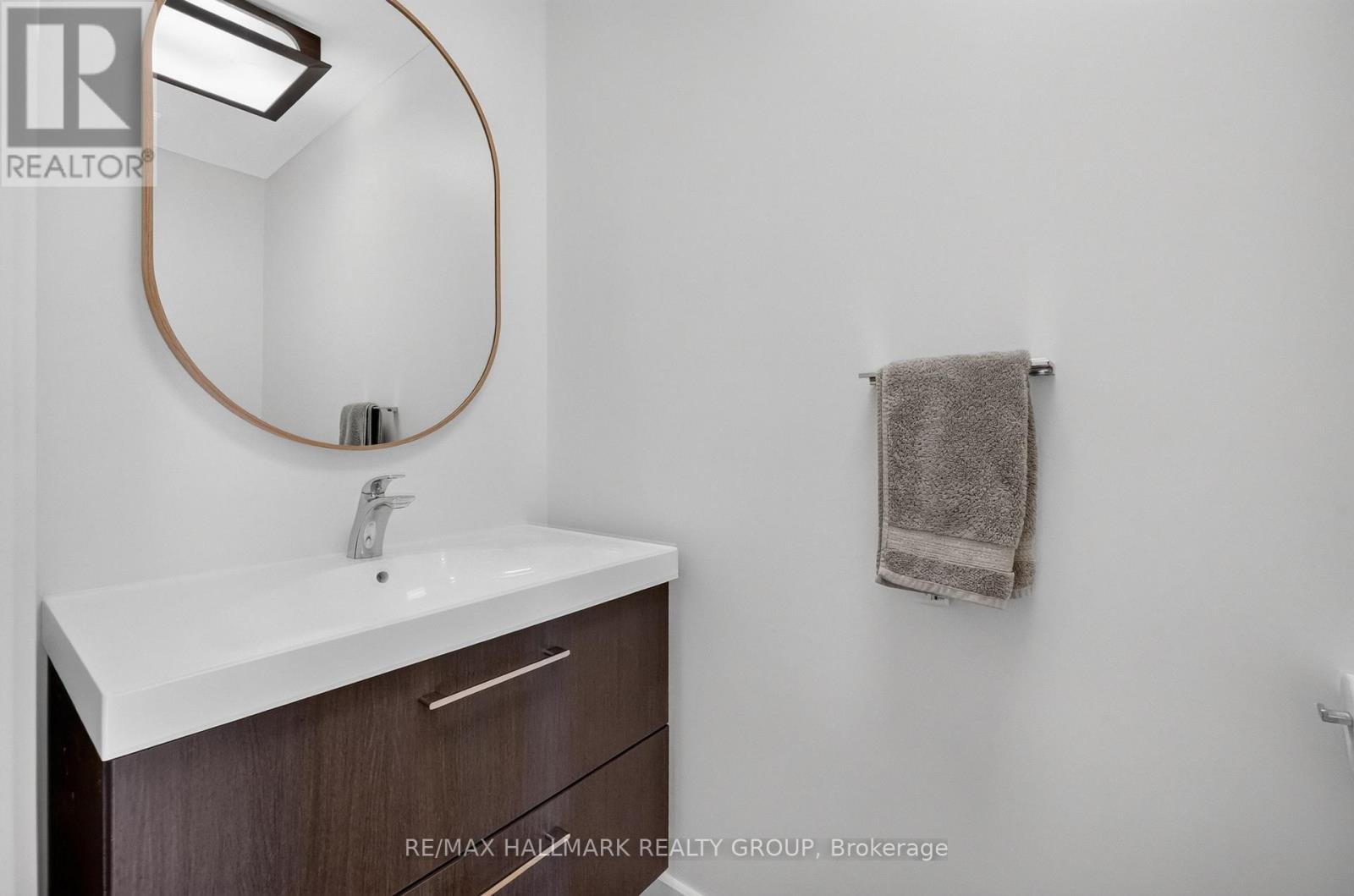 1559 Queensdale Avenue Property Photo 9