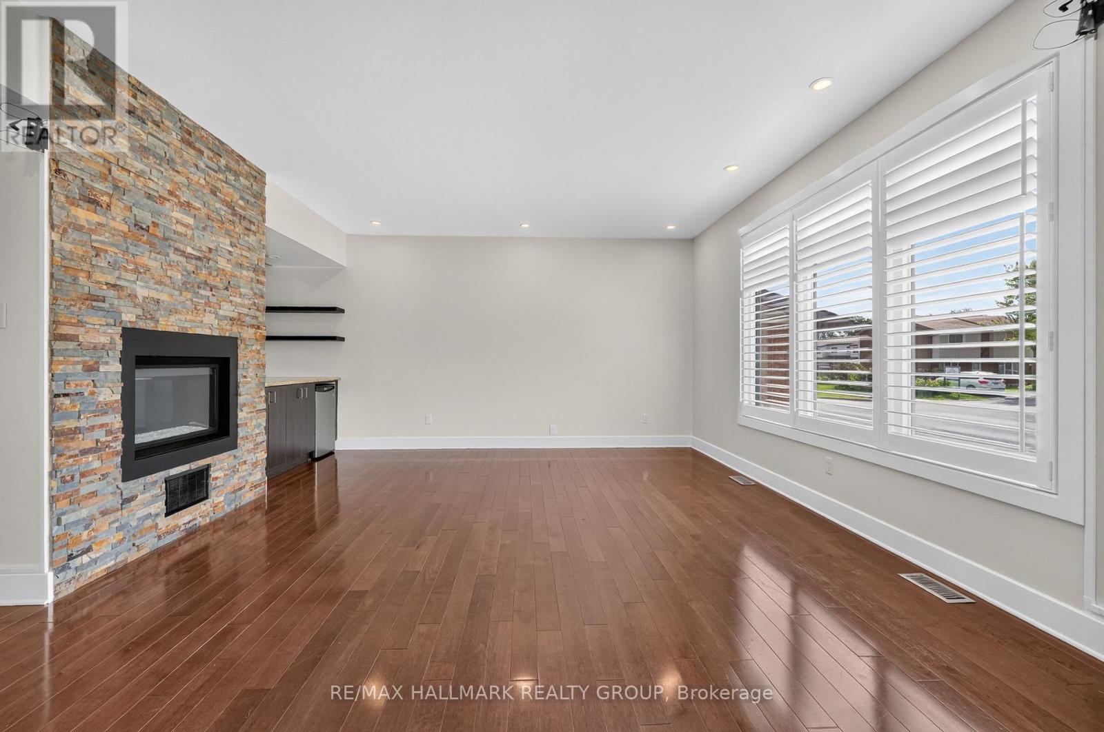 1559 Queensdale Avenue Property Photo 11