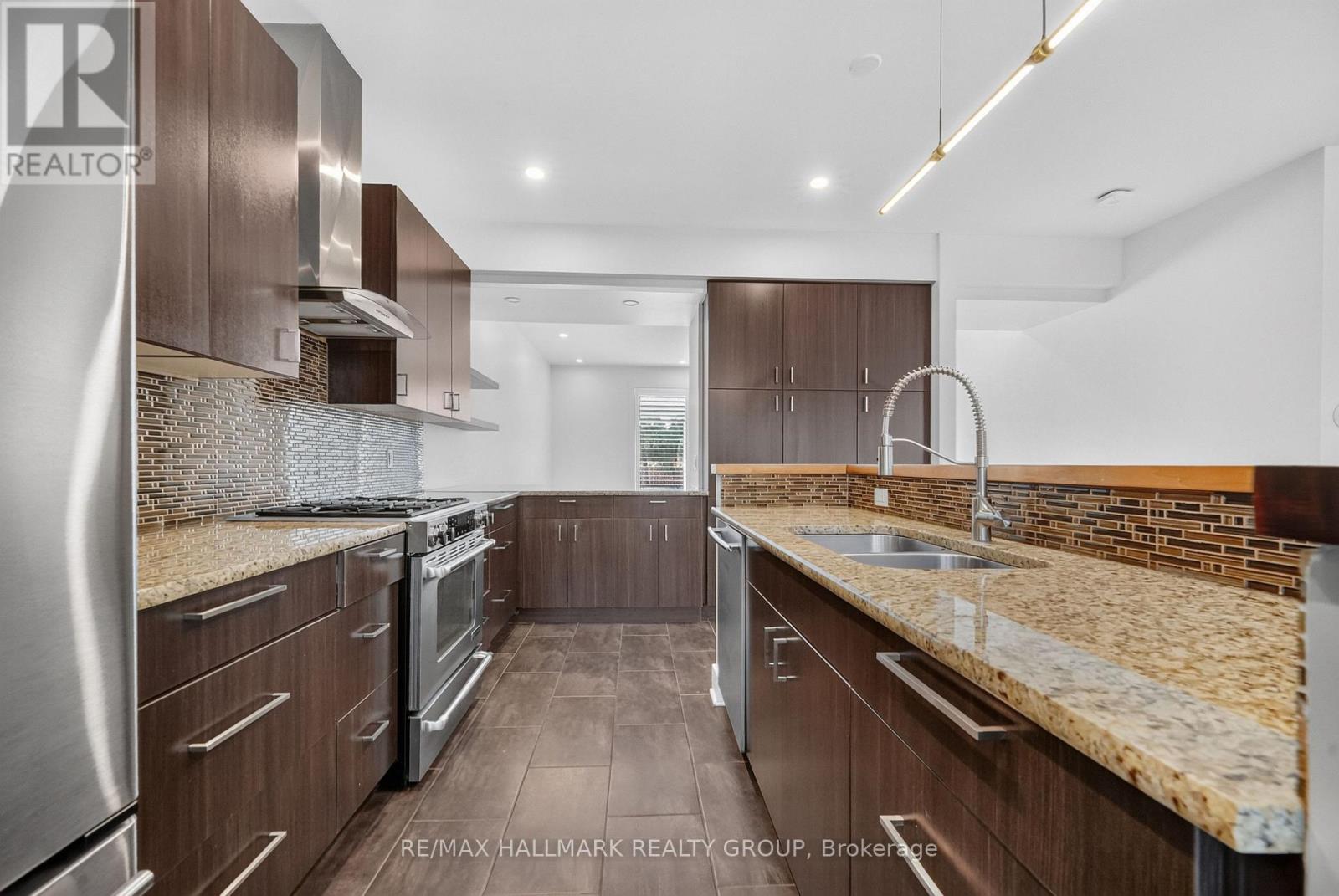 1559 Queensdale Avenue Property Photo 17