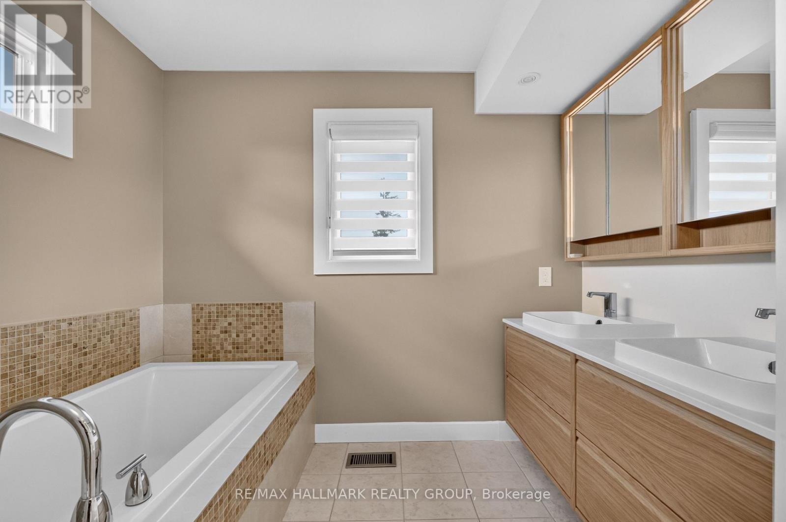 1559 Queensdale Avenue Property Photo 30