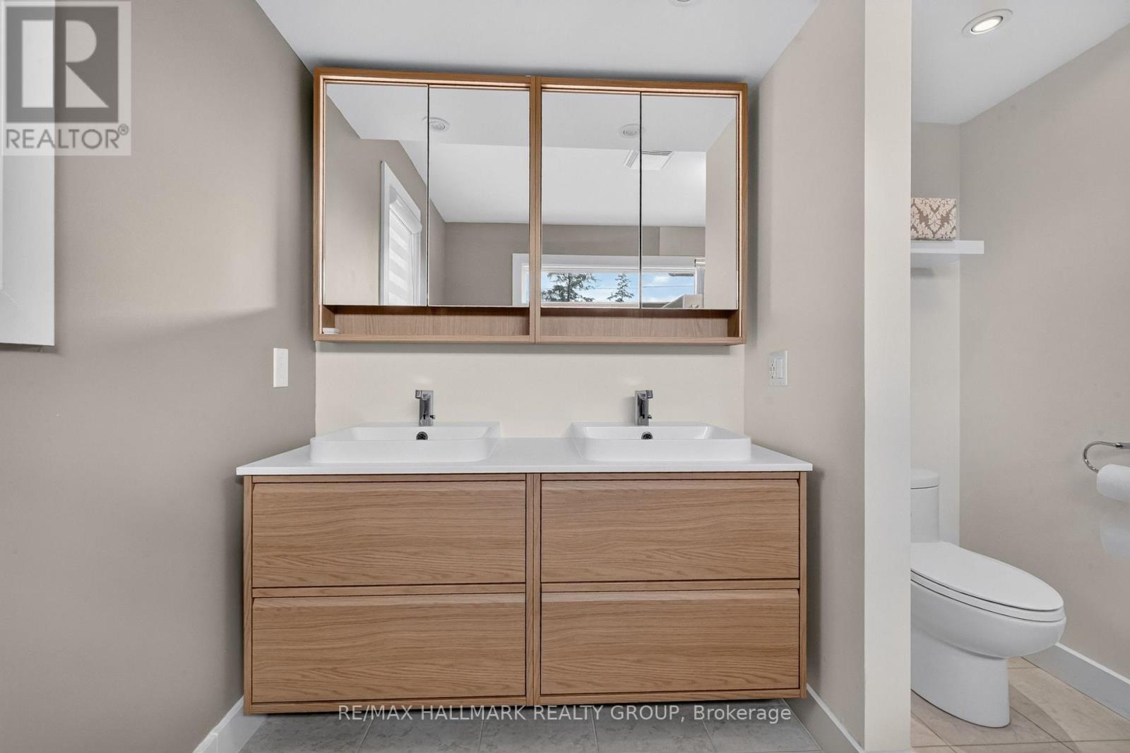 1559 Queensdale Avenue Property Photo 32